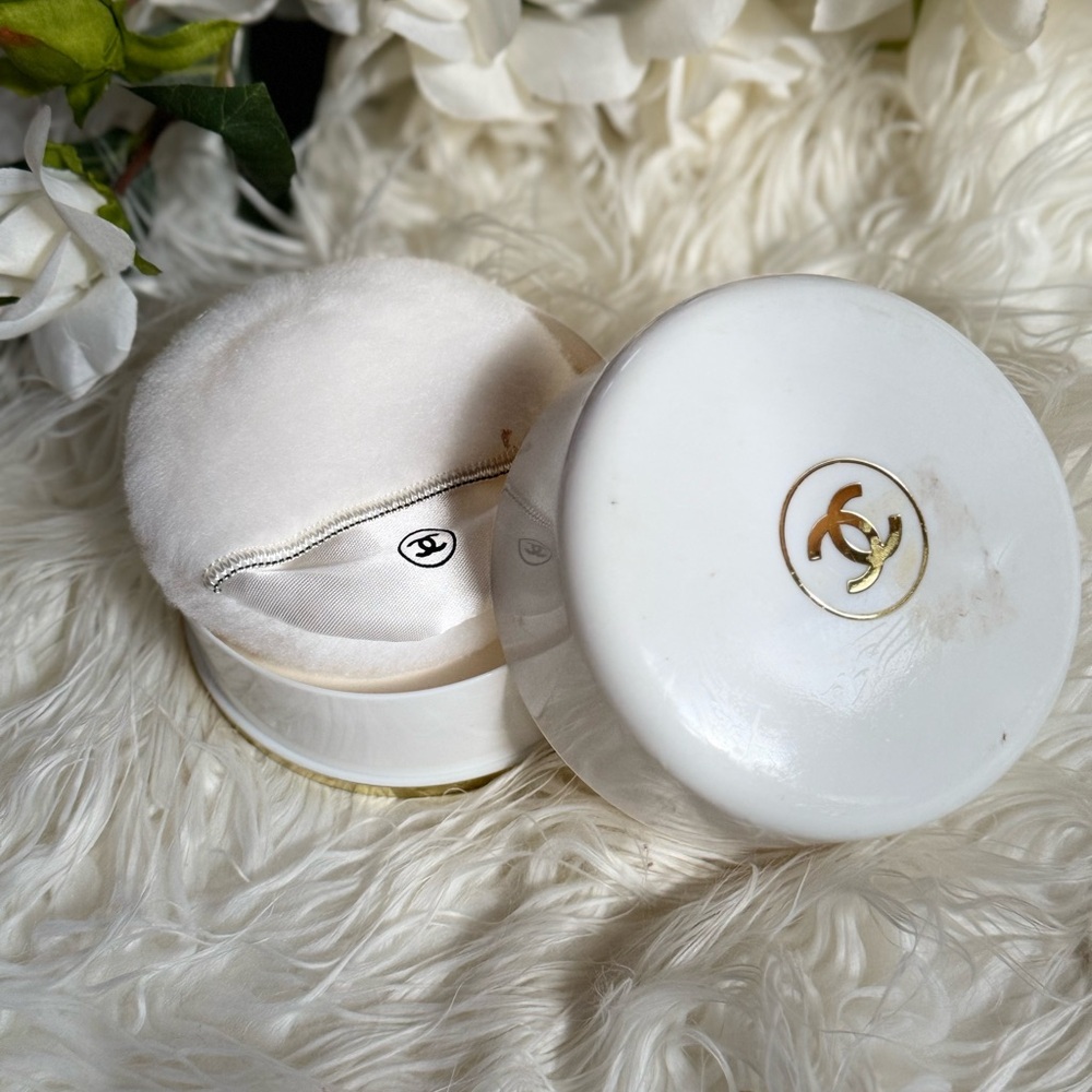 Vintage CHANEL No 5 Perfume Bath Powder w Screen & Puff 8oz Unused Sealed no Box